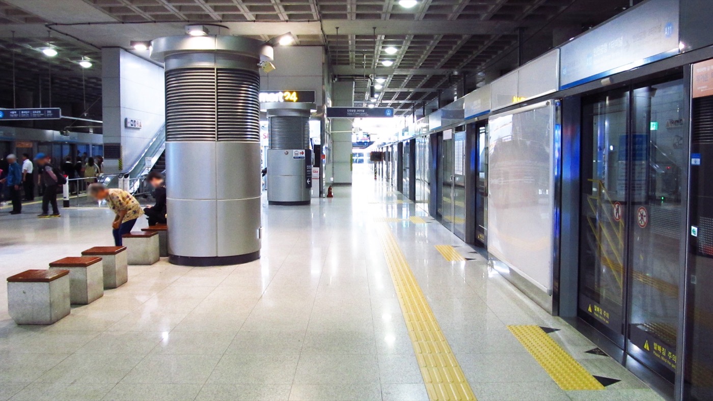 인천공항 제1터미널역 공항철도 승강장