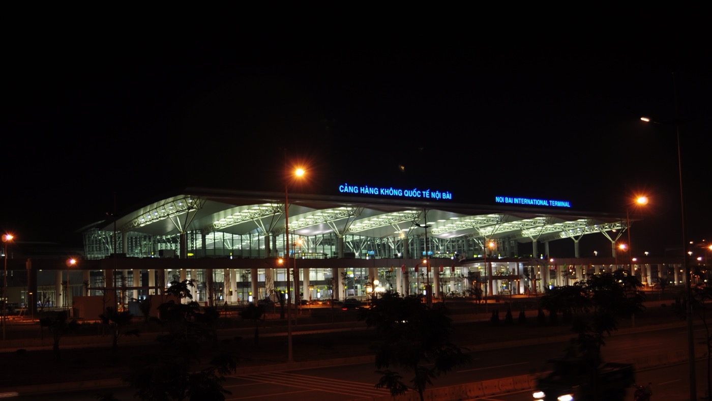 밤에 본 하노이 노이바이 국제공항 제2터미널